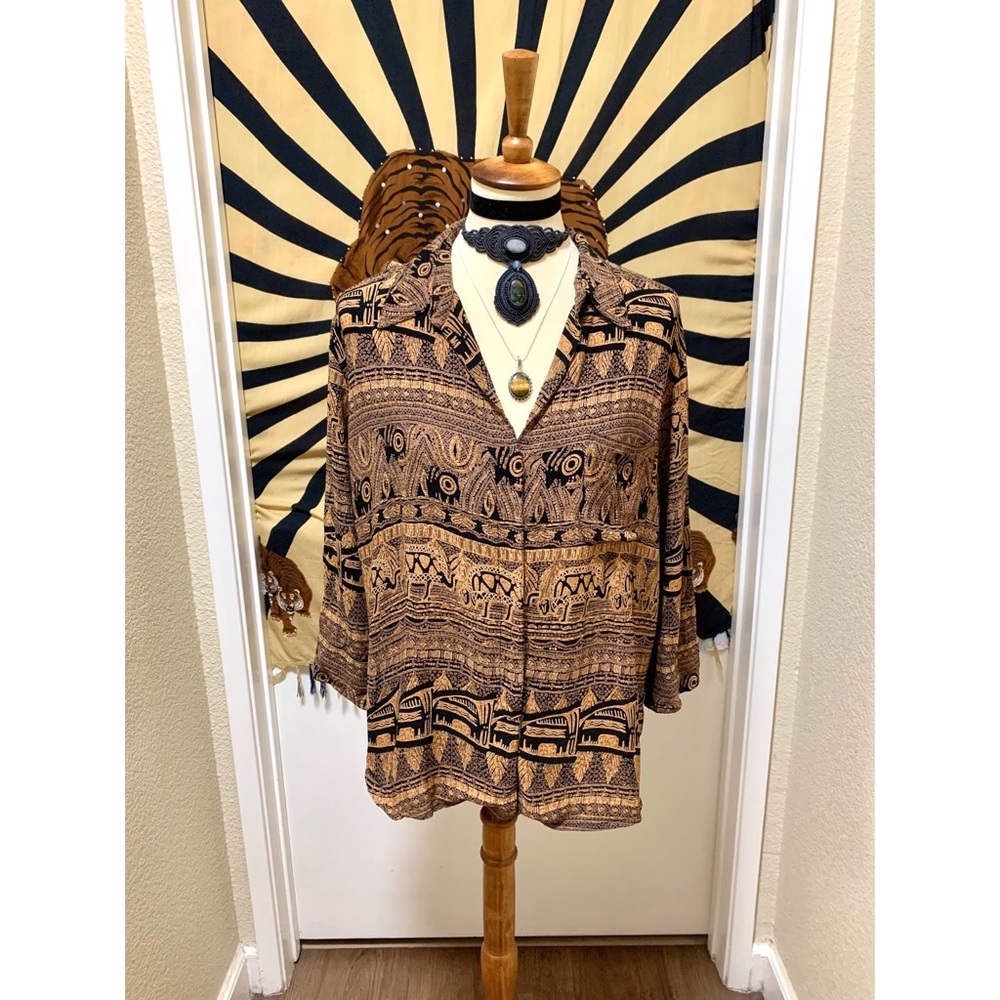 🌈 Stylish Vintage elephant top - Picture 2 of 8